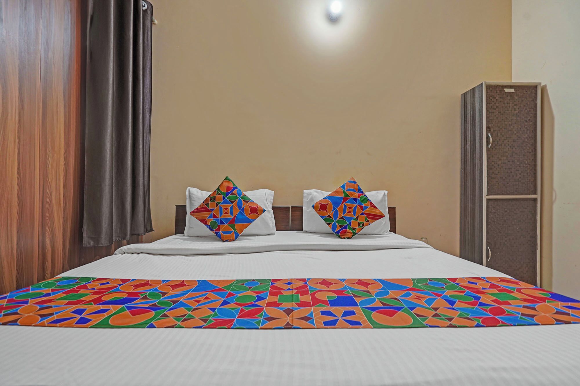 Egyptian cotton sheets, premium bedding, in-room safe, free WiFi