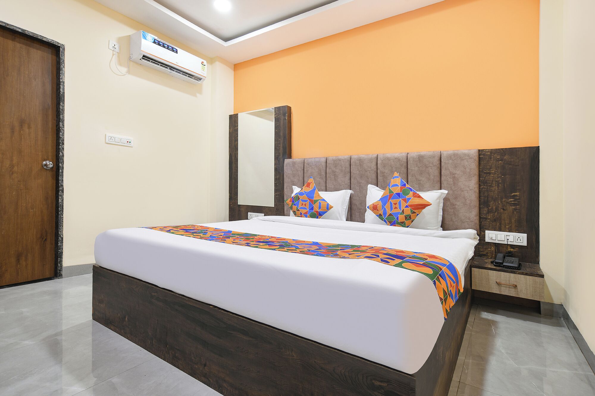 Egyptian cotton sheets, premium bedding, in-room safe, free WiFi