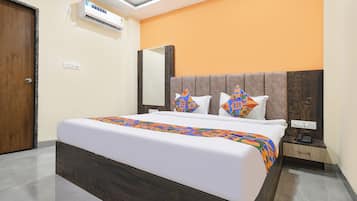 Egyptian cotton sheets, premium bedding, in-room safe, free WiFi