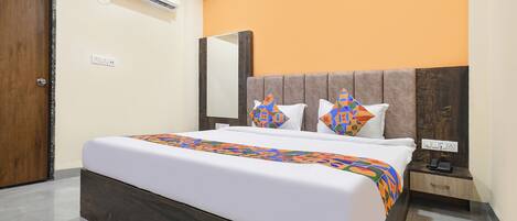 Egyptian cotton sheets, premium bedding, in-room safe, free WiFi