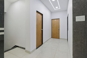 Lobby - Fabhotel Kavish Villa (Indore)