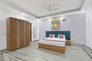 Egyptian cotton sheets, premium bedding, in-room safe, free WiFi - Via Esscon House (Gurugram)