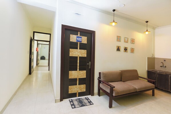 Lobby sitting area - Via KD6 Plaza Residency (New Delhi)