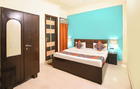 Egyptian cotton sheets, premium bedding, in-room safe, free WiFi