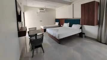 Egyptian cotton sheets, premium bedding, in-room safe, free WiFi