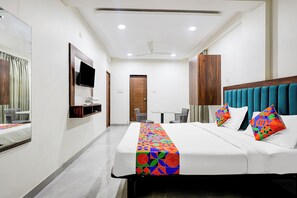 Egyptian cotton sheets, premium bedding, in-room safe, free WiFi - Fabhotel Ar Executive (Hinjawadi)