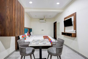 Egyptian cotton sheets, premium bedding, in-room safe, free WiFi - Fabhotel Ar Executive (Hinjawadi)
