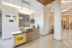 ฝ่ายต้อนรับ