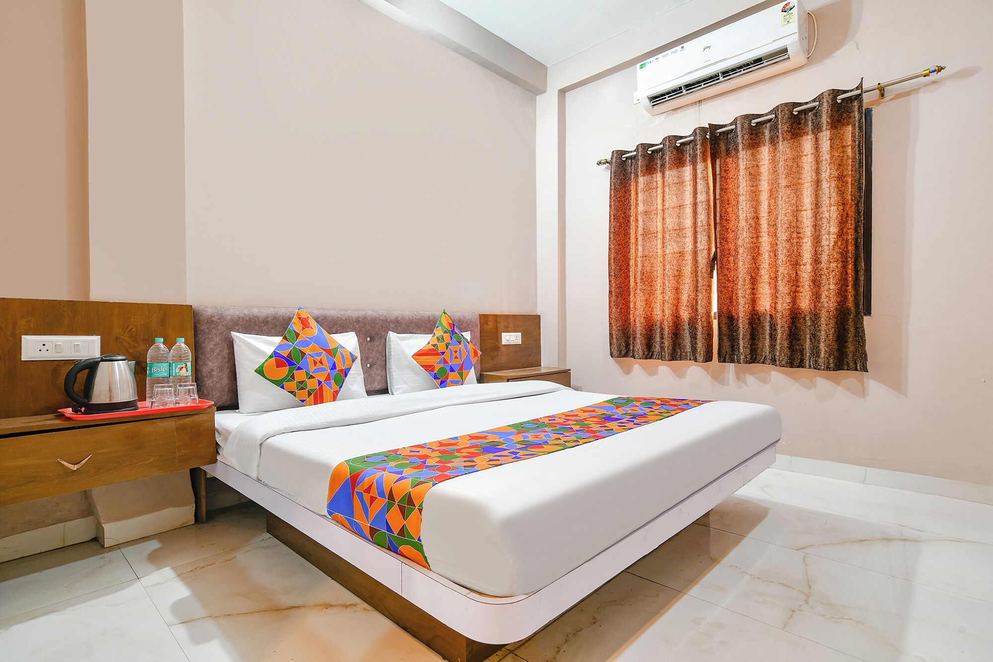 Kamar Premium | Seprai katun Mesir, seprai premium, brankas, dan Wi-Fi gratis