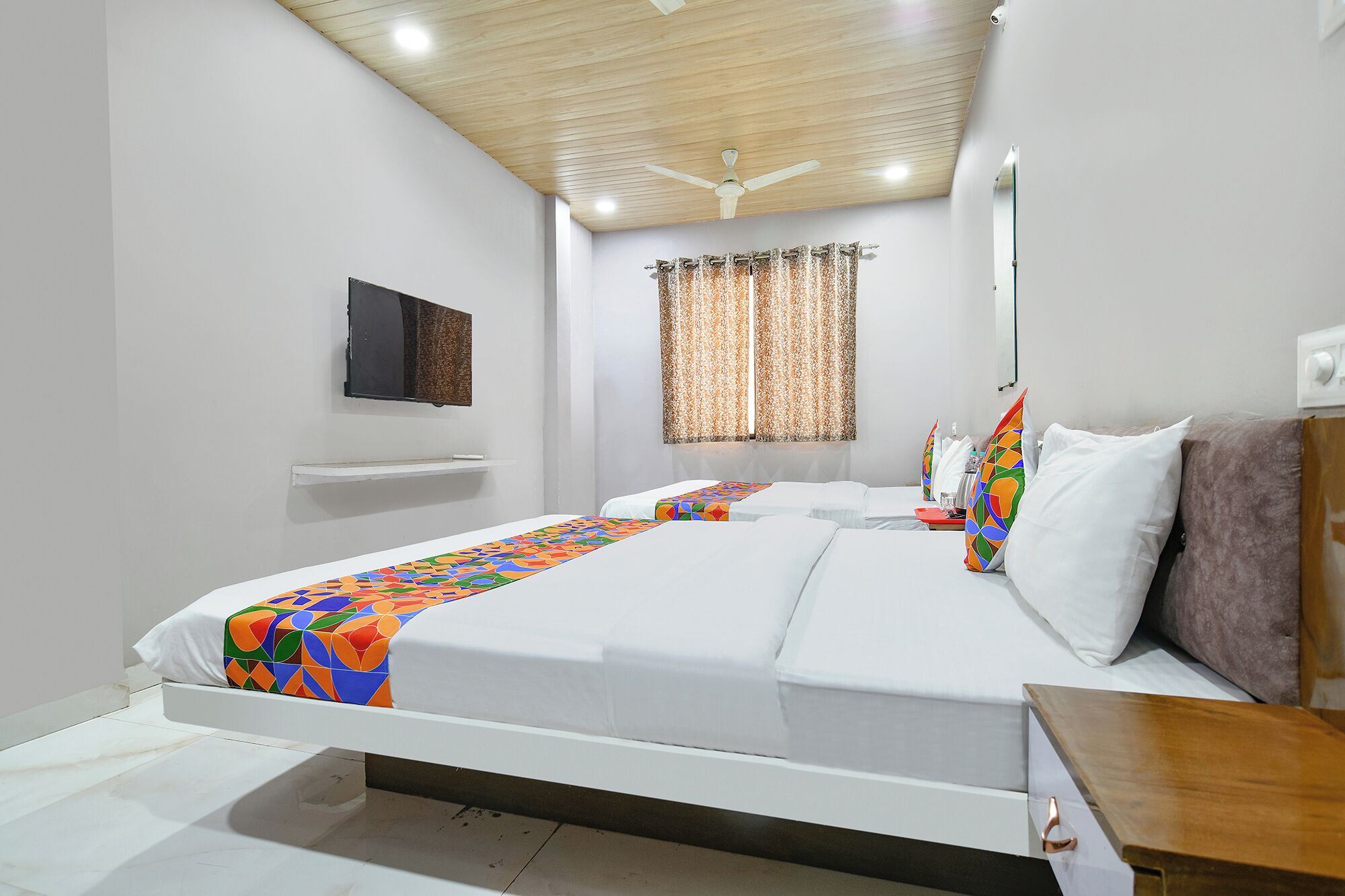 Egyptian cotton sheets, premium bedding, in-room safe, free WiFi