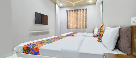 Egyptian cotton sheets, premium bedding, in-room safe, free WiFi