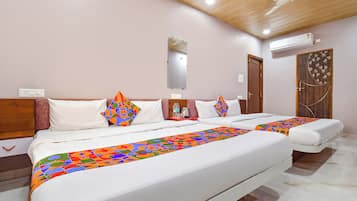 Egyptian cotton sheets, premium bedding, in-room safe, free WiFi