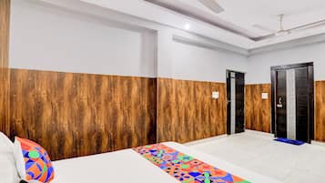 Egyptian cotton sheets, premium bedding, in-room safe, free WiFi