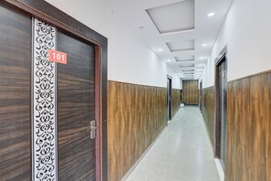 Lobby - Fabhotel Varn Residency (Greater Noida)