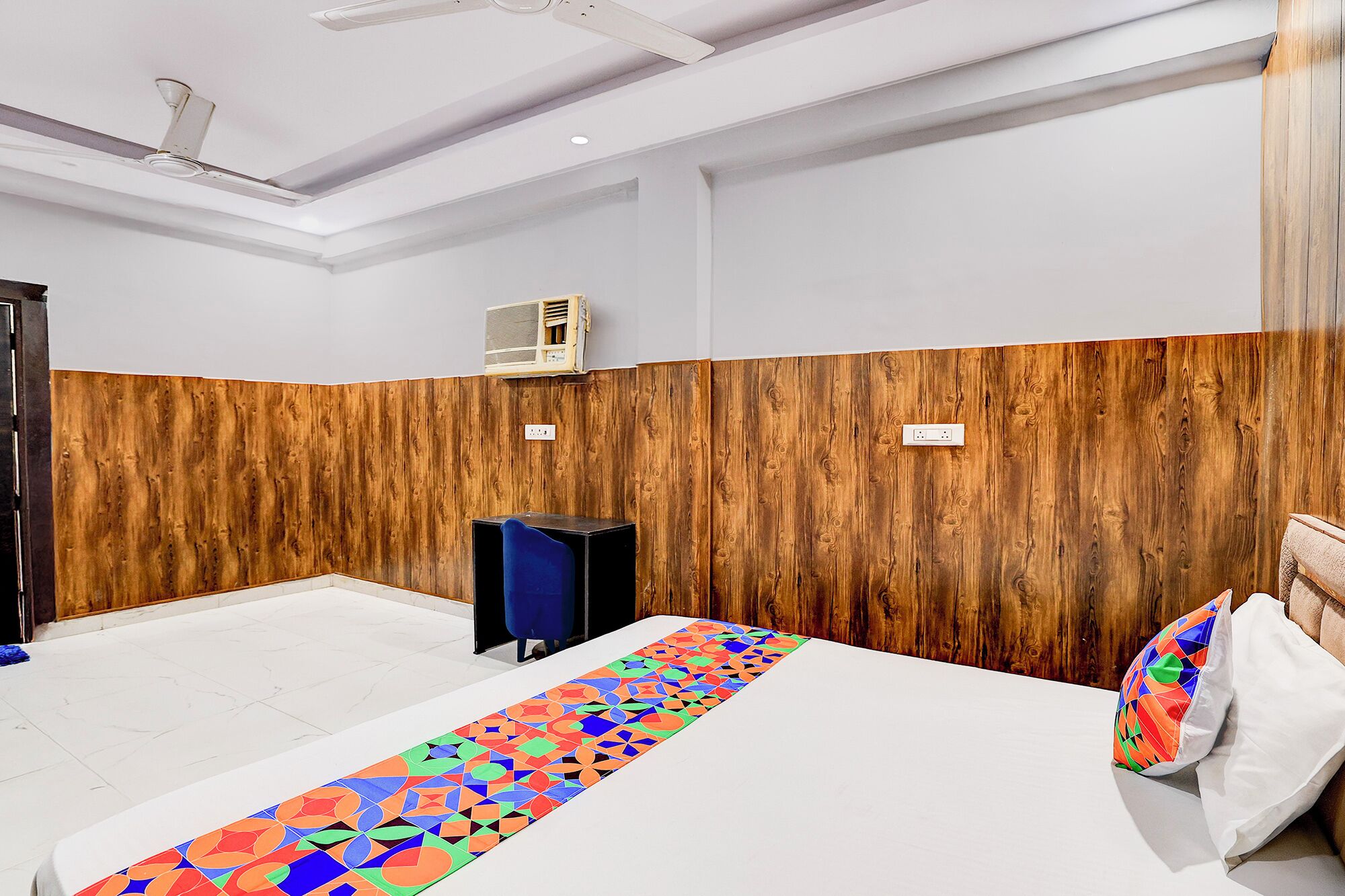 Egyptian cotton sheets, premium bedding, in-room safe, free WiFi