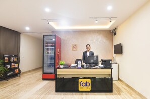 Reception - FabHotel Monsella - Nr SHALBY International Hospitals, Golf Course Road Gurgaon (Gurugram)