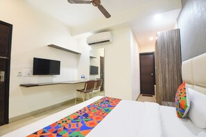 Deluxe Room - FabHotel Monsella - Nr SHALBY International Hospitals, Golf Course Road Gurgaon (Gurugram)
