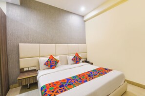 Deluxe Room | Egyptian cotton sheets, premium bedding, in-room safe, free WiFi - FabHotel Monsella - Nr SHALBY International Hospitals, Golf Course Road Gurgaon (Gurugram)