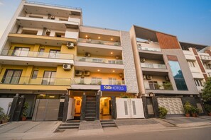 Property entrance - FabHotel Monsella - Nr SHALBY International Hospitals, Golf Course Road Gurgaon (Gurugram)