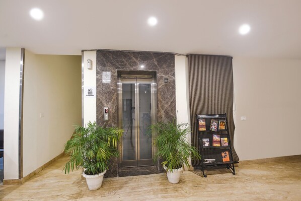 Elevator - FabHotel Monsella - Nr SHALBY International Hospitals, Golf Course Road Gurgaon (Gurugram)