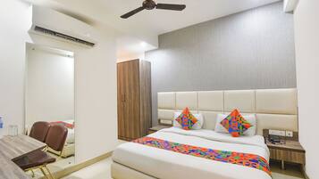 Premium Room | Egyptian cotton sheets, premium bedding, in-room safe, free WiFi