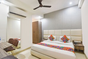 Premium Room | Egyptian cotton sheets, premium bedding, in-room safe, free WiFi - FabHotel Monsella - Nr SHALBY International Hospitals, Golf Course Road Gurgaon (Gurugram)