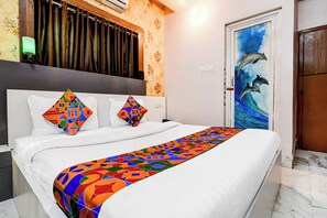 Egyptian cotton sheets, premium bedding, in-room safe, free WiFi - Fabhotel Royal Plaza (Kolkata)