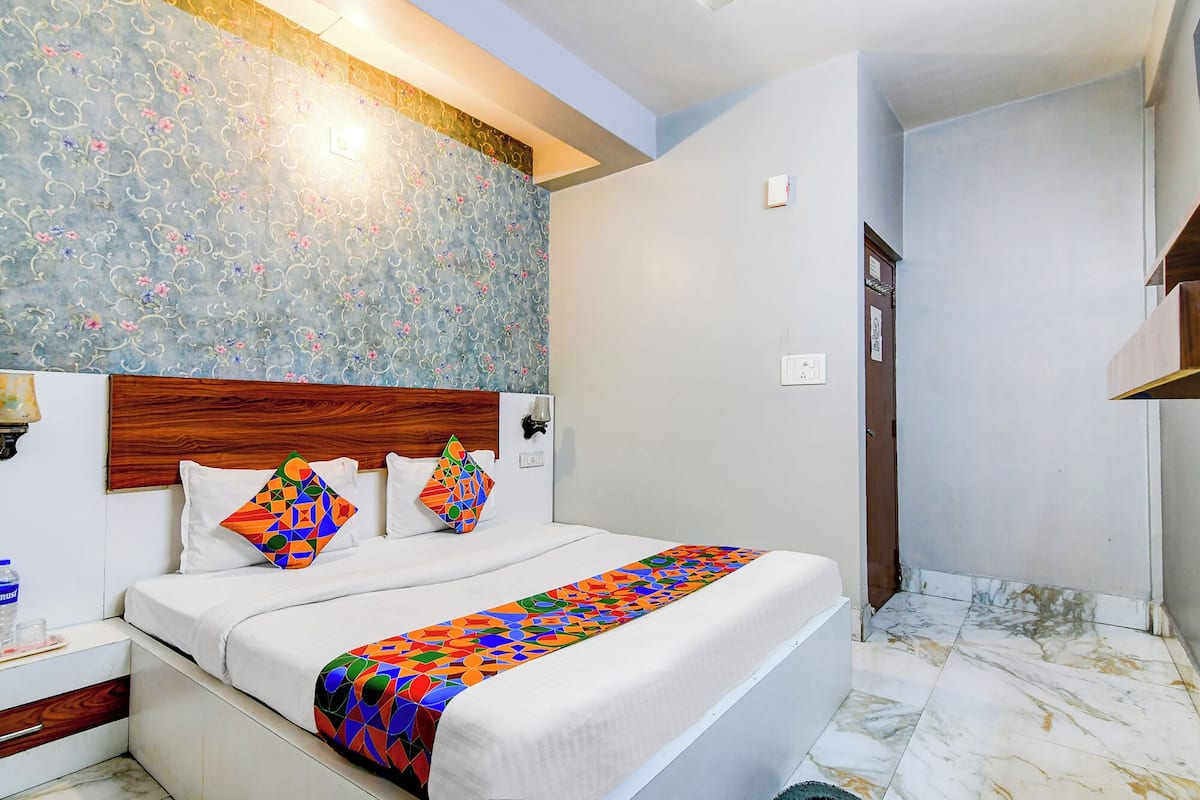 Deluxe Room | Egyptian cotton sheets, premium bedding, in-room safe, WiFi (free)
