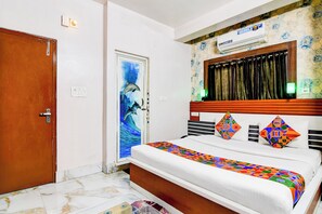 Egyptian cotton sheets, premium bedding, in-room safe, free WiFi - Fabhotel Royal Plaza (Kolkata)