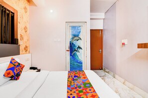 Egyptian cotton sheets, premium bedding, in-room safe, free WiFi - Fabhotel Royal Plaza (Kolkata)