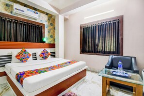 Egyptian cotton sheets, premium bedding, in-room safe, free WiFi - Fabhotel Royal Plaza (Kolkata)