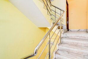 Lobby - Fabhotel Royal Plaza (Kolkata)