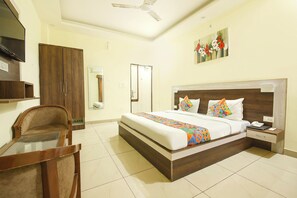 Deluxe Room | Egyptian cotton sheets, premium bedding, in-room safe, free WiFi - Fabhotel The Glory (Rishikesh)