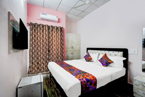 Egyptian cotton sheets, premium bedding, in-room safe, free WiFi - Fabhotel Prime Stay I (Bengaluru)