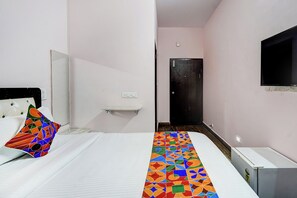 Egyptian cotton sheets, premium bedding, in-room safe, free WiFi - Via Prime Stay I (Bengaluru)