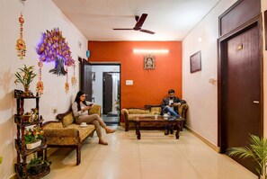 Coin salon dans le hall