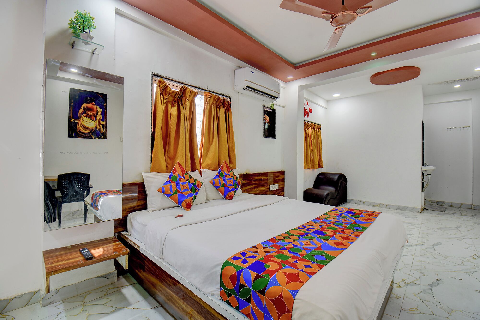 Egyptian cotton sheets, premium bedding, in-room safe, free WiFi