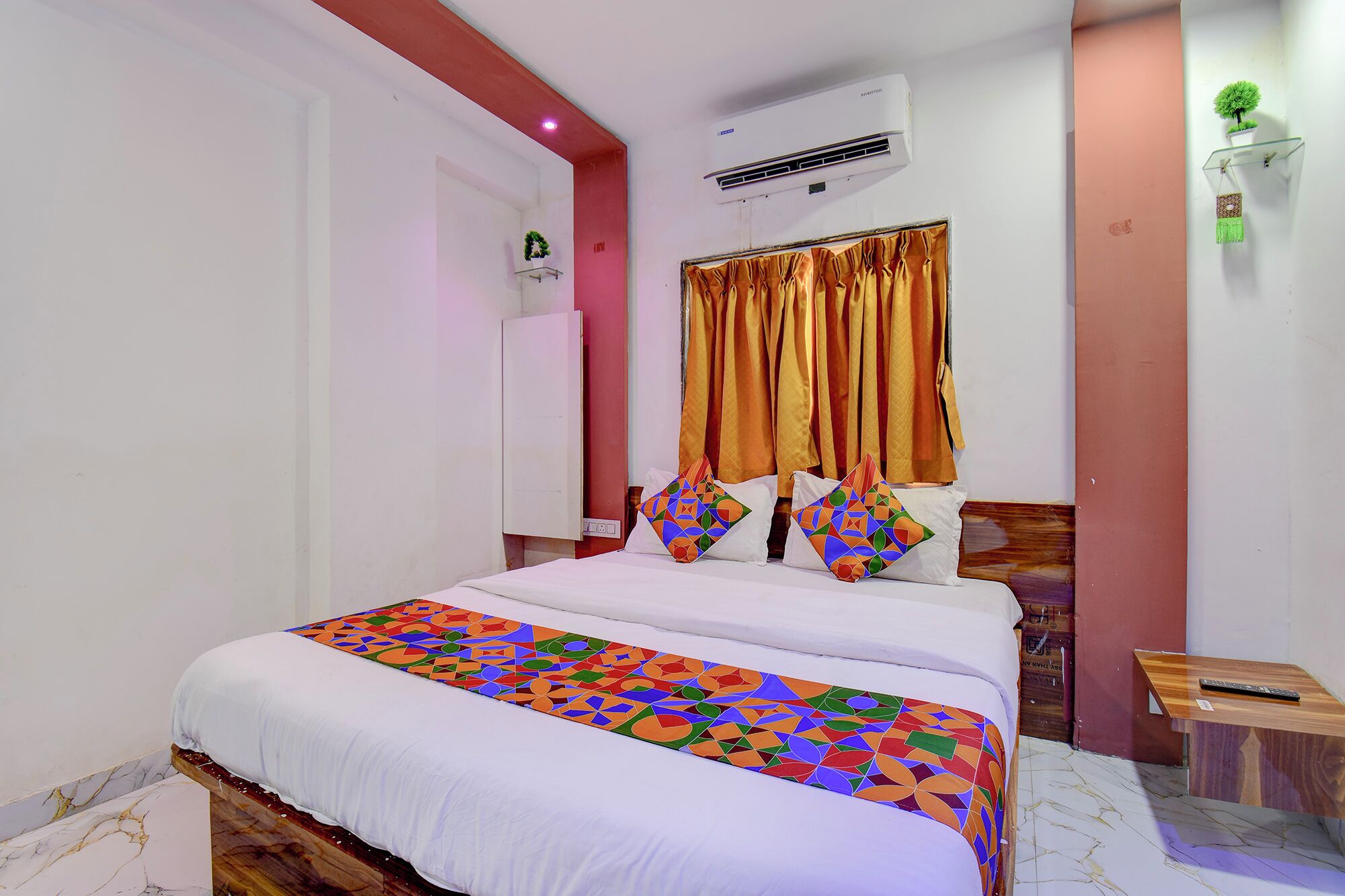 Egyptian cotton sheets, premium bedding, in-room safe, free WiFi