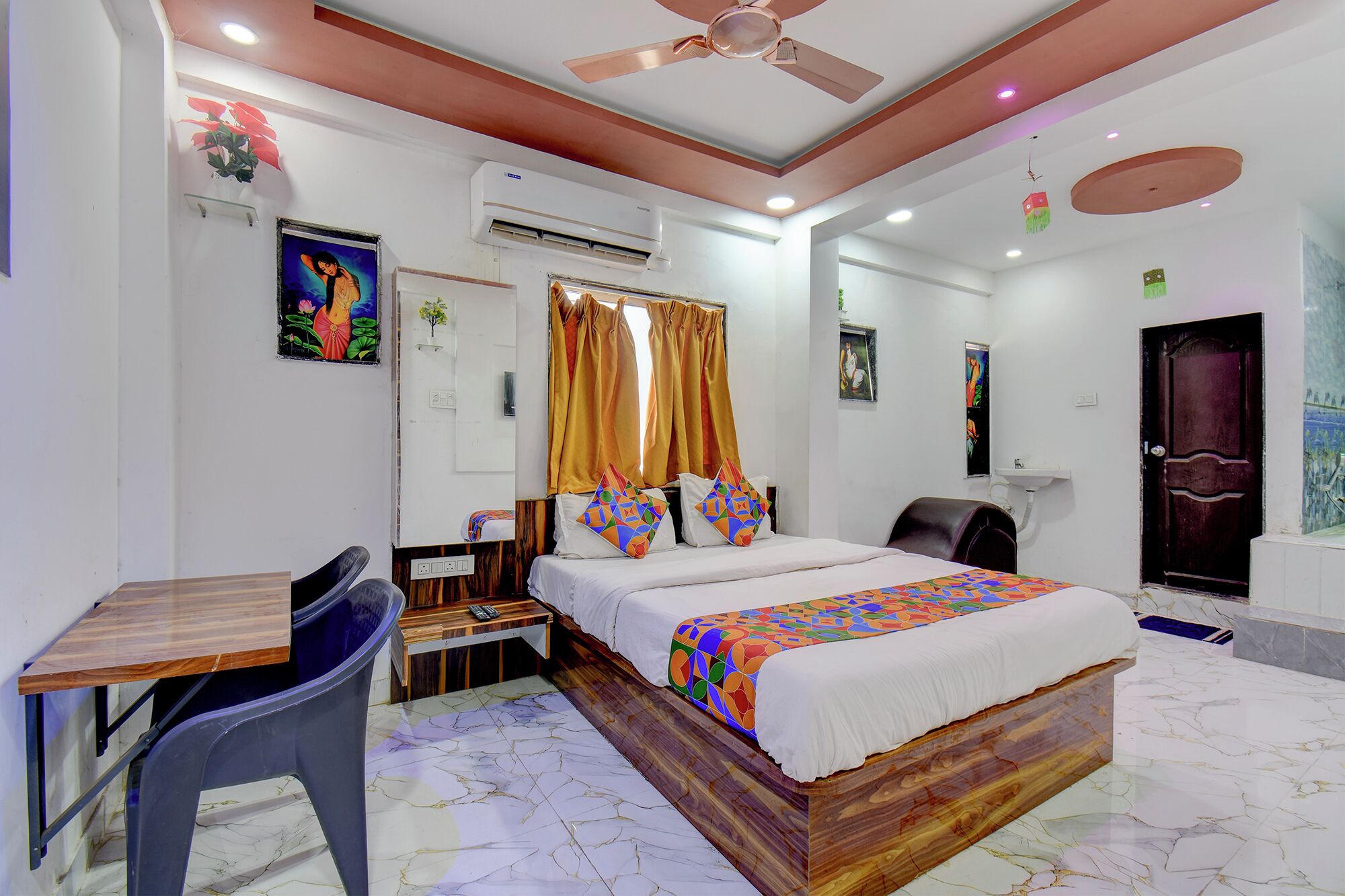 Egyptian cotton sheets, premium bedding, in-room safe, free WiFi