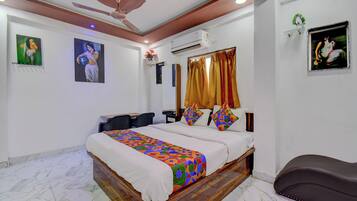 Egyptian cotton sheets, premium bedding, in-room safe, free WiFi