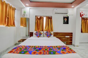 Egyptian cotton sheets, premium bedding, in-room safe, free WiFi