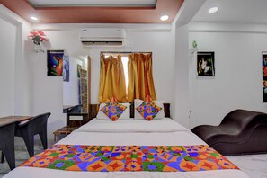 Egyptian cotton sheets, premium bedding, in-room safe, free WiFi