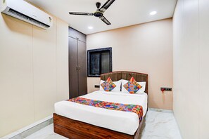 Egyptian cotton sheets, premium bedding, in-room safe, free WiFi - Fabhotel Jk (Mumbai)