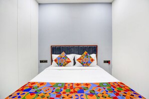 Egyptian cotton sheets, premium bedding, in-room safe, free WiFi - Fabhotel Jk (Mumbai)