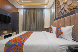 Egyptian cotton sheets, premium bedding, in-room safe, free WiFi - Fabhotel Dnu Palace (Varanasi)