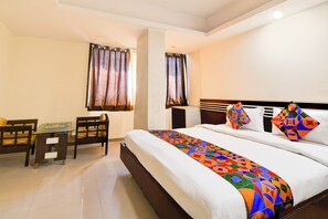 Egyptian cotton sheets, premium bedding, in-room safe, free WiFi