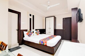 Egyptian cotton sheets, premium bedding, in-room safe, free WiFi - Fabhotel Park Street Inn (Ranchi)