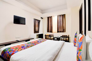 Egyptian cotton sheets, premium bedding, in-room safe, free WiFi - Fabhotel Park Street Inn (Ranchi)