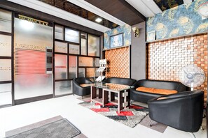 Lobby sitting area - Fabhotel Park Street Inn (Ranchi)