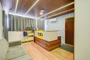 Quầy tiếp tân